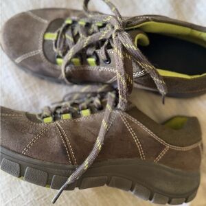 Clark’s Suede Leather Women’s Shoes Sz 7.5 M Like New Brown Casual Leathe Shoes